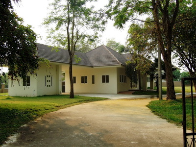New House in Large Space